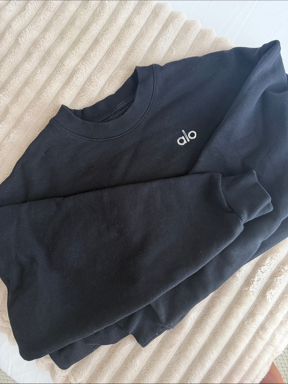 ALO Yoga Black Pullover Sweatshirt with Subtle Logo